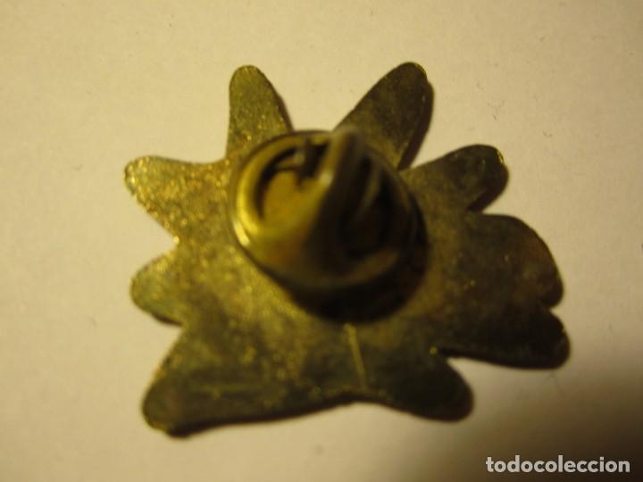 Pins de colecci&oacute;n: pin participem gent gran - Foto 2
