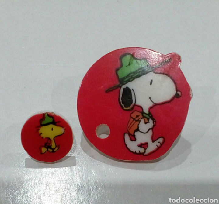 Pins de colecci&oacute;n: Ping o chapa de Snoopy de plastico a&ntilde;os 1980