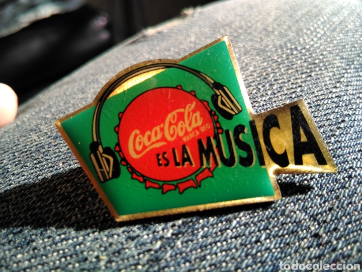 Sammlung von Pins: Pin Coca Cola es la Musica