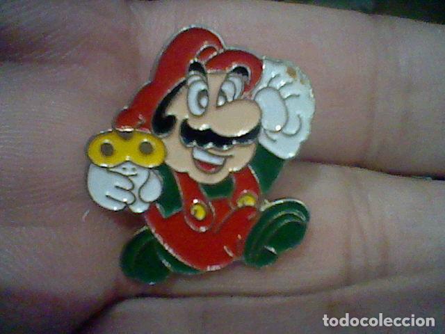 Pins e Spille di collezione: NINTENDO MARIO LLAVE AMARILLA PINTURA LACADA