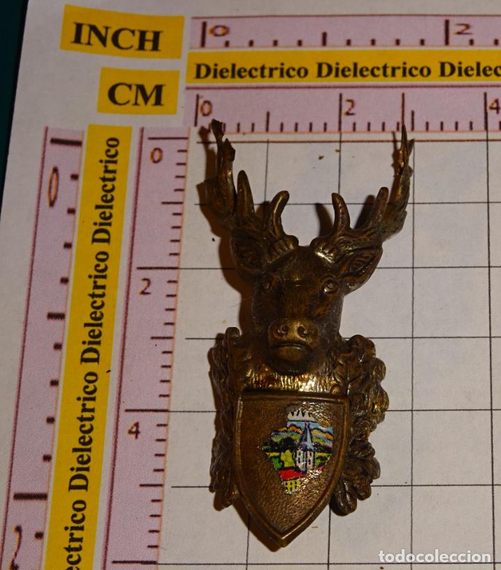 Sammlung von Pins: BONITA INSIGNIA CHAPA MET&Aacute;LICA DE TURISMO. ALEMANIA. CIERVO