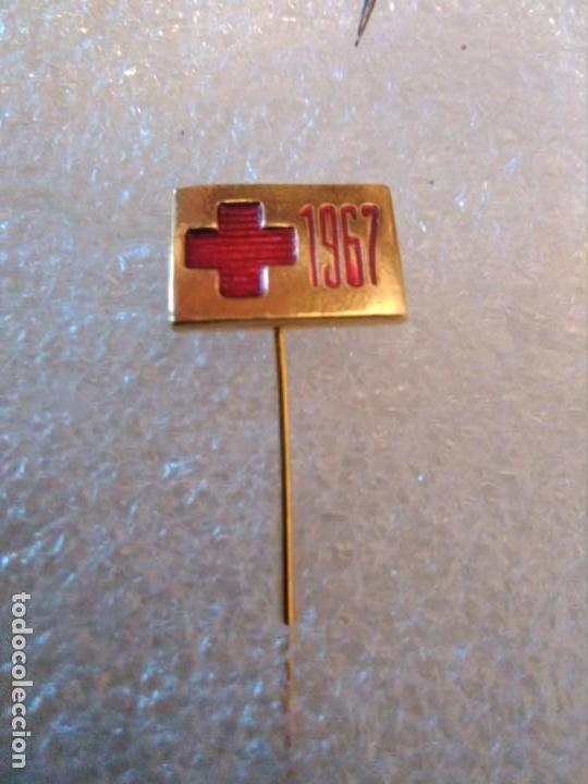 Pins de colecci&oacute;n: Insignia cruz roja EGA&Ntilde;A 1967 - Foto 1