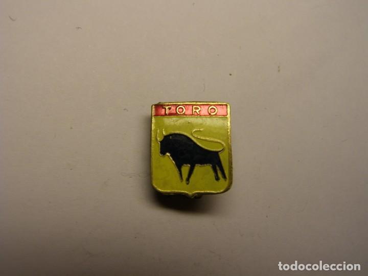 Pins de colecci&oacute;n: Antigua aguja insignia de hor&oacute;scopo, taurus, a&ntilde;os 50-60.