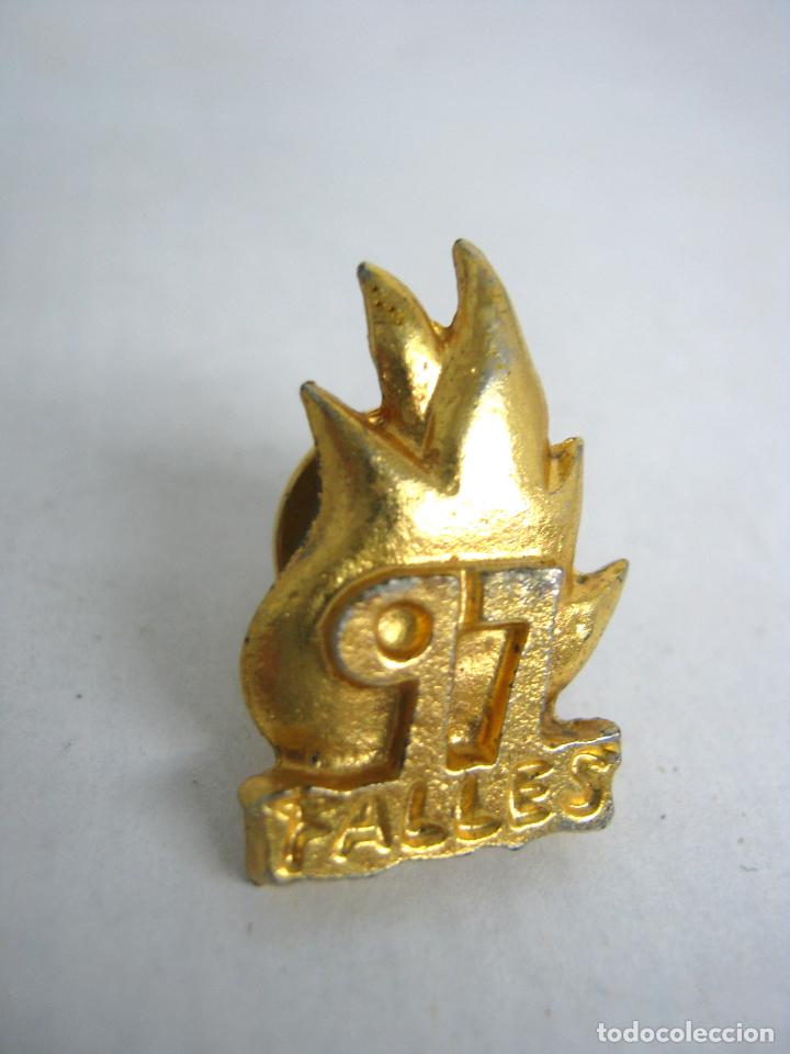Pins e Spille di collezione: Pin del Foc Fallas 97 Valencia - dorado