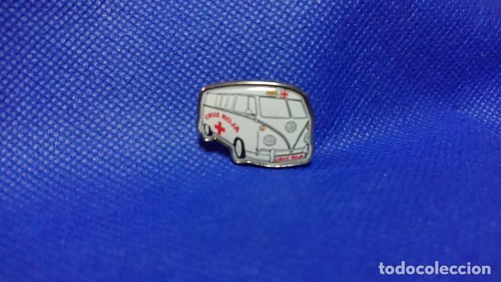 Pins de colecci&oacute;n: PINS PIN PUBLICIDAD VOLKSWAGEN CRUZ ROJA