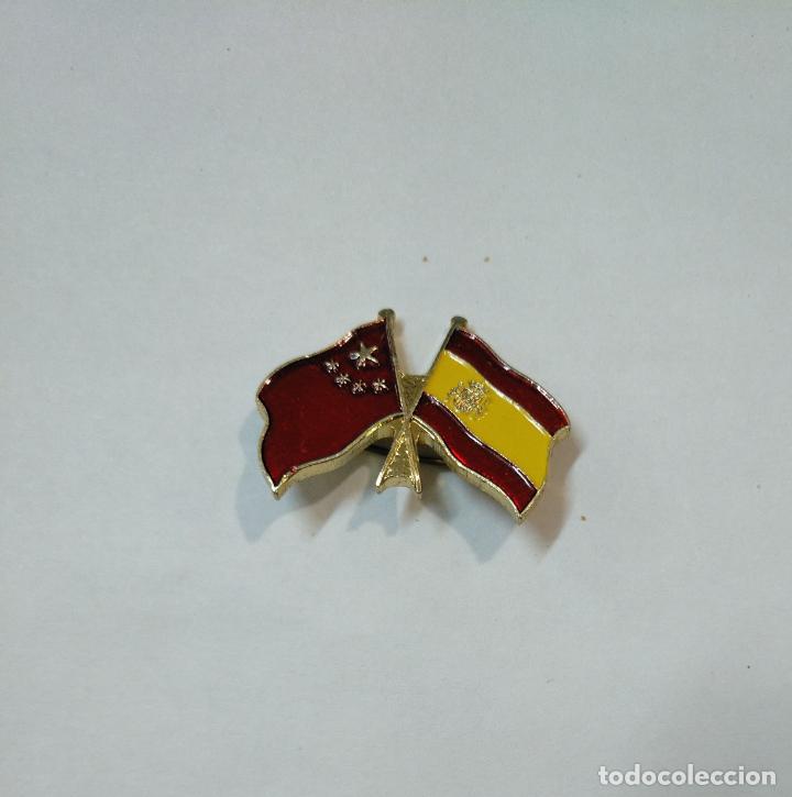Pin's de collection: PIN INSIGNIA BANDERAS DE ESPA&Ntilde;A Y CHINA. CAR131