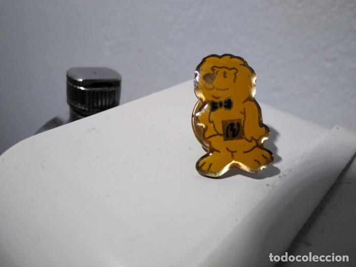 Pins de colecci&oacute;n: Pin oso, personaje de?