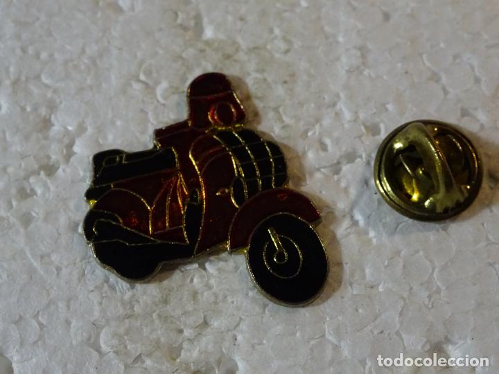 Pins de colecci&oacute;n: PIN DE COCHES MOTOS. CL&Aacute;SICA MOTO TIPO VESPA