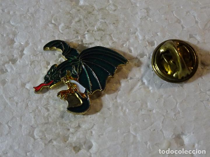 Pins e Spille di collezione: PIN DE DRAG&Oacute;N VOLANDO