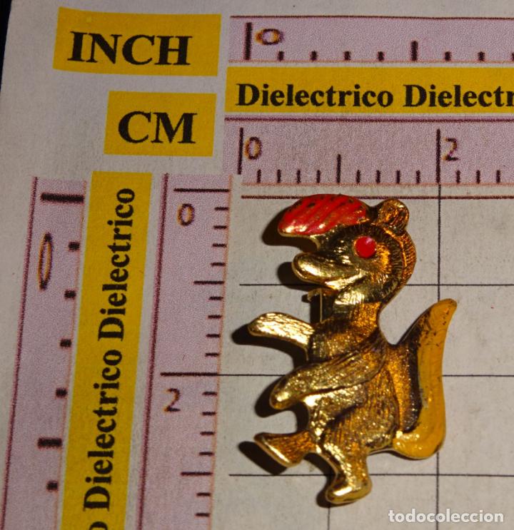 Pins e Spille di collezione: INSIGNIA BROCHE. ESPECIE DE UNICORNIO ? GALLIFANTE ?