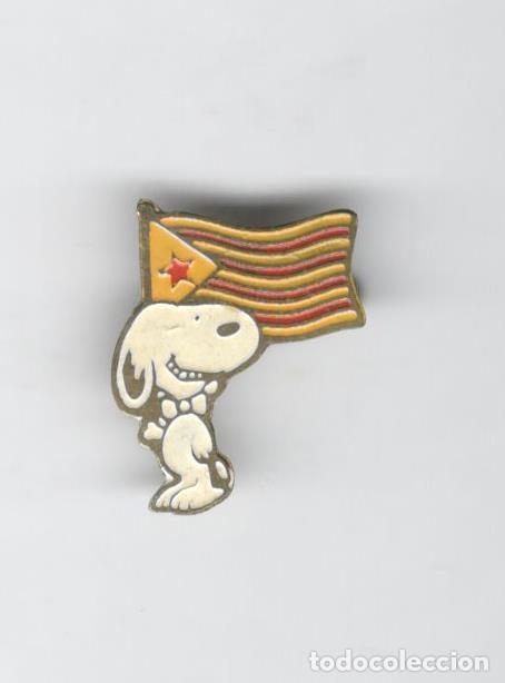 Pins de colecci&oacute;n: INSIGNIA AGUJA POLITICA CATALANISTA SNOOPY CON BANDERA ESTELADA