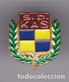 Pins de colecci&oacute;n: ANTIGUO PIN DE AGUJA DE LA SOCIEDAD DEPORTIVA KAS (IMPERDIBLE) CICLISMO