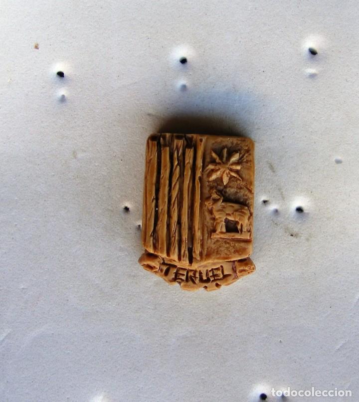 Pins de colecci&oacute;n: PIN ES DE MADERA, TERUEL