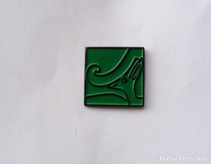 Sammlung von Pins: PIN