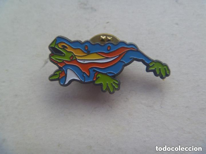 Pins de colecci&oacute;n: PIN DE LAGARTO DEL PARQUE G&Uuml;ELL DE GAUDI EN BARCELONA.