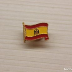 Pins de colección: INSIGNIA DE OJAL BANDERA DE ESPAÑA, FRANCO, 1,50 CM. Lote 157695142