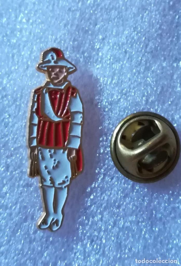 Pins de colecci&oacute;n: PIN DE TRAJES REGIONALES - HOMBRE.