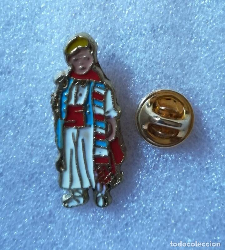 Pins de colecci&oacute;n: PIN DE TRAJES REGIONALES - HOMBRE.