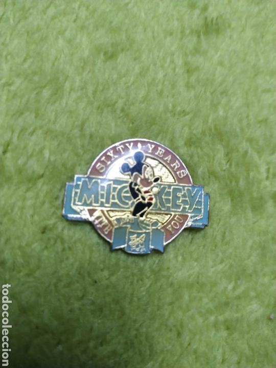 Sammlung von Pins: Pin Mickey Mousse 60 aniversario