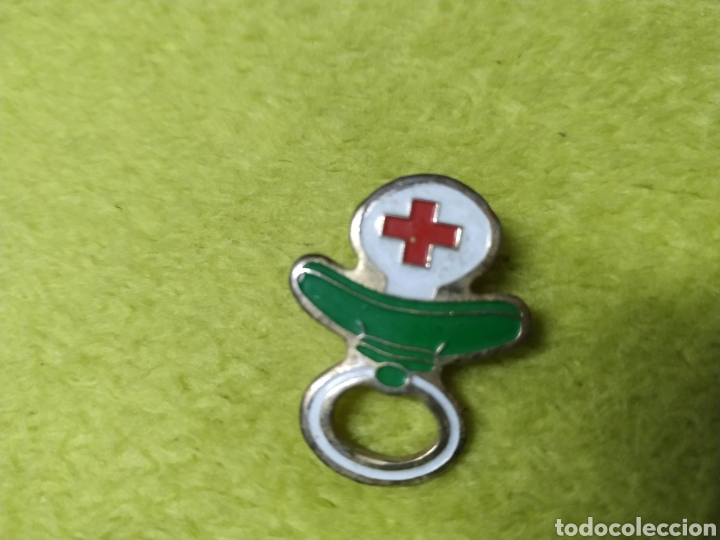 Sammlung von Pins: Pin Cruz Roja Chupete
