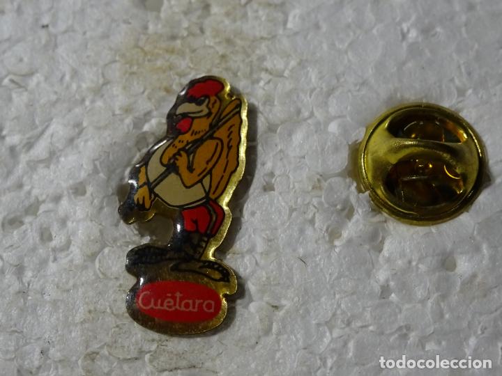 Collection pins: PIN DE CHUCHER&Iacute;AS DULCES GOLOSINAS. CU&Eacute;TARA. GALLO DEPORTISTA