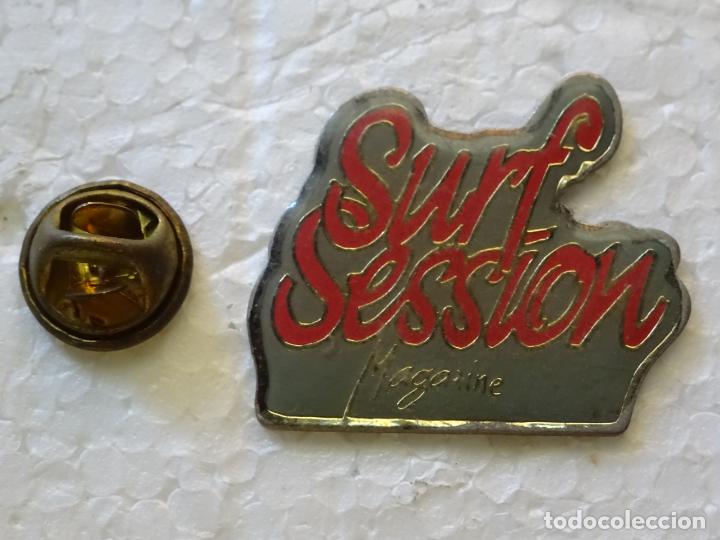 Pins e Spille di collezione: PIN DE PRENSA PERI&Oacute;DICOS. REVISTA SURFERA SURF SESSION MAGAZINE