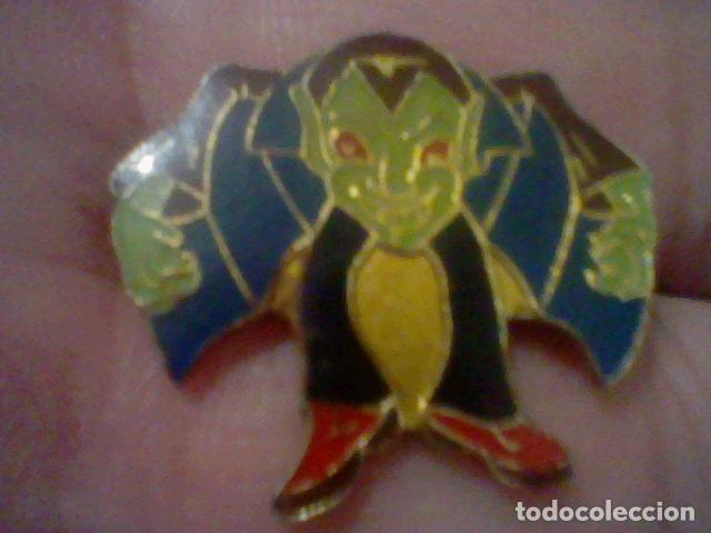Pins de colecci&oacute;n: DRACULA METAL PIN PINCHO GOTA CAPA CONDE COLMILLOS