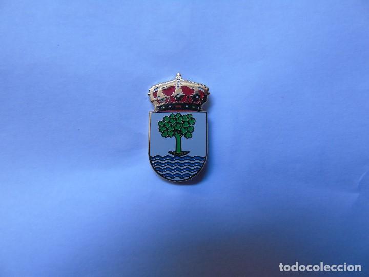 Pins de colecci&oacute;n: PIN ESCUDO HERALDICO DE HIGUERA DE VARGAS (BADAJOZ)