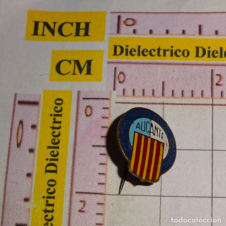 Pin's de collection: ANTIGUA INSIGNIA DE ALFILER. CENTRO RECREATIVO CATAL&Aacute;N DE ALICANTE. NO PIN