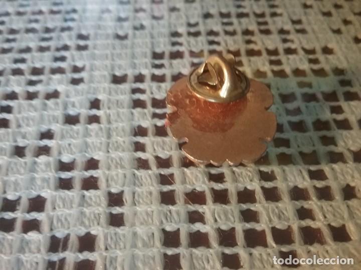 Pins de colecci&oacute;n: Pin religioso, Virgen del Roc&iacute;o. - Foto 2