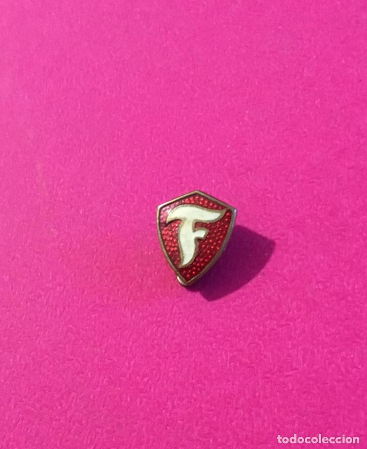 Pins de colecci&oacute;n: Antiguo pin insignia firestone - Foto 1