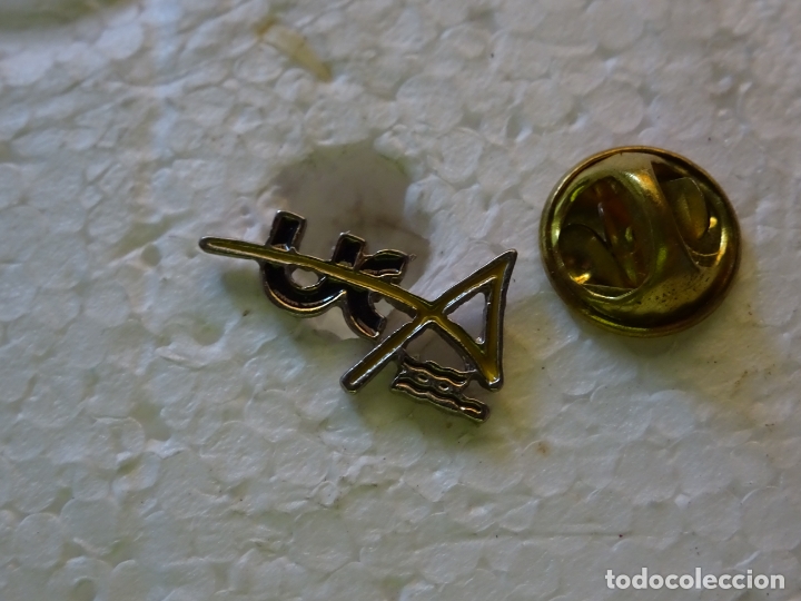Pin's de collection: PIN DE UNIVERSIDADES FACULTADES. UCA UNIVERSIDAD DE C&Aacute;DIZ