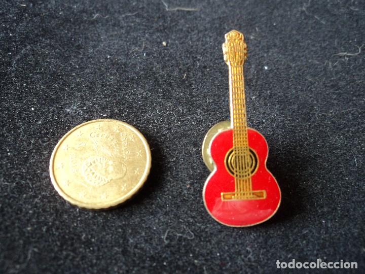 Pins de colecci&oacute;n: pin de guitarra flamenca - Foto 1
