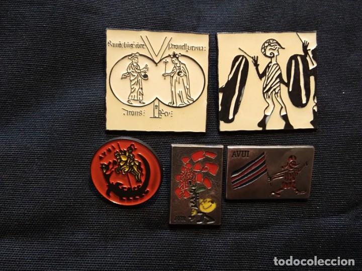 Pins de colecci&oacute;n: PINS DEL DIARIO AVUI - Foto 1