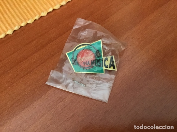 Pins de colecci&oacute;n: Pin Coca Cola a&ntilde;os 90