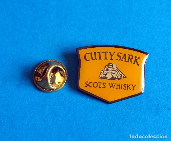 Pins de colecci&oacute;n: PINS: CUTTY SARK. SCOTS WHISKY - Foto 1