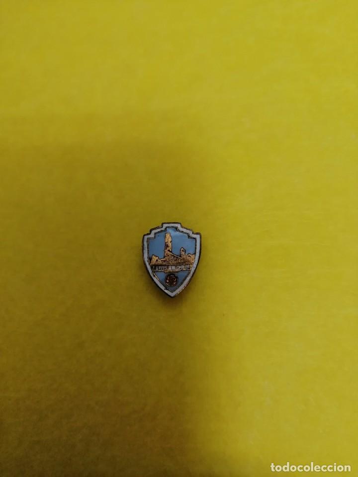 Pin's de collection: INSIGNA DE SOLAPA DEL LERIDA BALOMPIE DE FUTBOL.1939 AUTENTICA CLUB ANTECESOR DE UD. LLEIDA