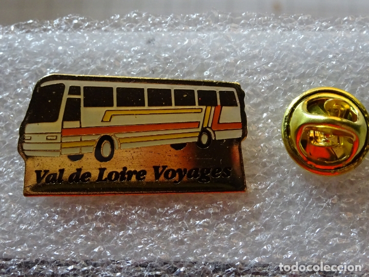 Sammlung von Pins: PIN DE COCHES AUTOBUSES BUSES. AUTOBUS PUBLICIDAD VIAJES VALLE DEL LOIRE, FRANCIA