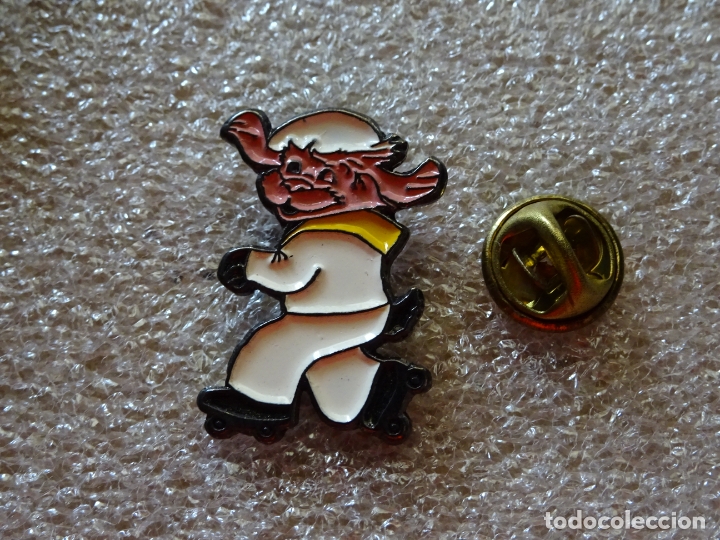Pins e Spille di collezione: PIN DE ANIMALES. PERRO PERRITO. PATINADOR