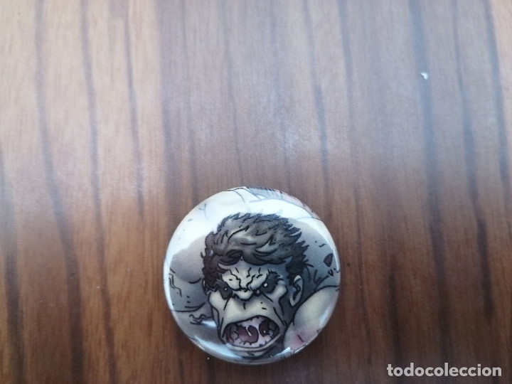 Sammlung von Pins: HULK. EN ACCION. COMIC. CHAPA. 31 CM. DETR&Aacute;S MET&Aacute;LICA. BUEN ESTADO. SIN USO RARA