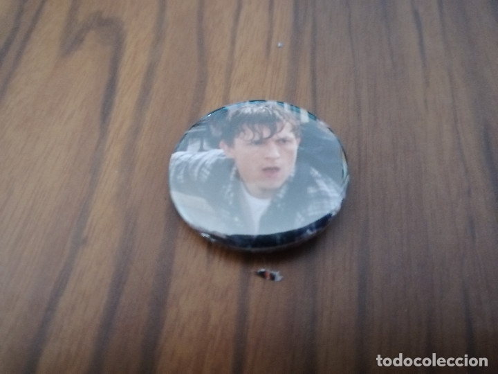 Pins de colecci&oacute;n: TOM HOLLAND. SPIDERMAN.  CINE, CHAPA. 31 CM. DETR&Aacute;S MET&Aacute;LICA. BUEN ESTADO. SIN USO RARA