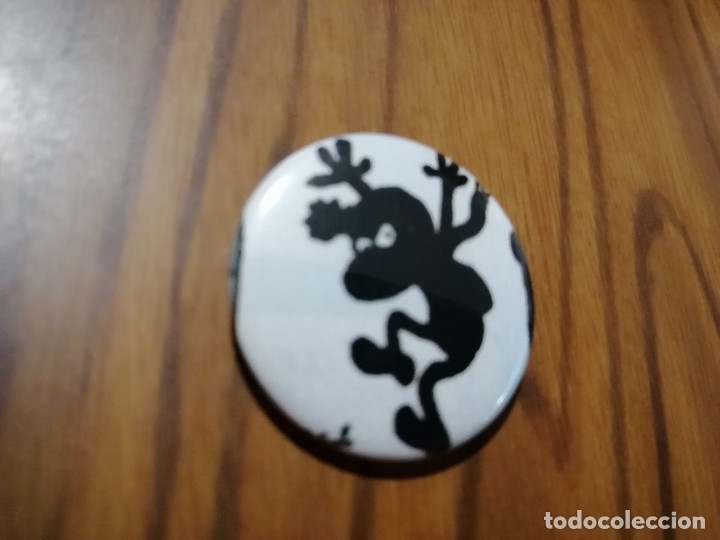 Sammlung von Pins: HOMBRE SALTANDO COMIC. CHAPA. 31 CM. MET&Aacute;LICA POR DETR&Aacute;S. SIN USO. BUEN ESTADO DIFICIL
