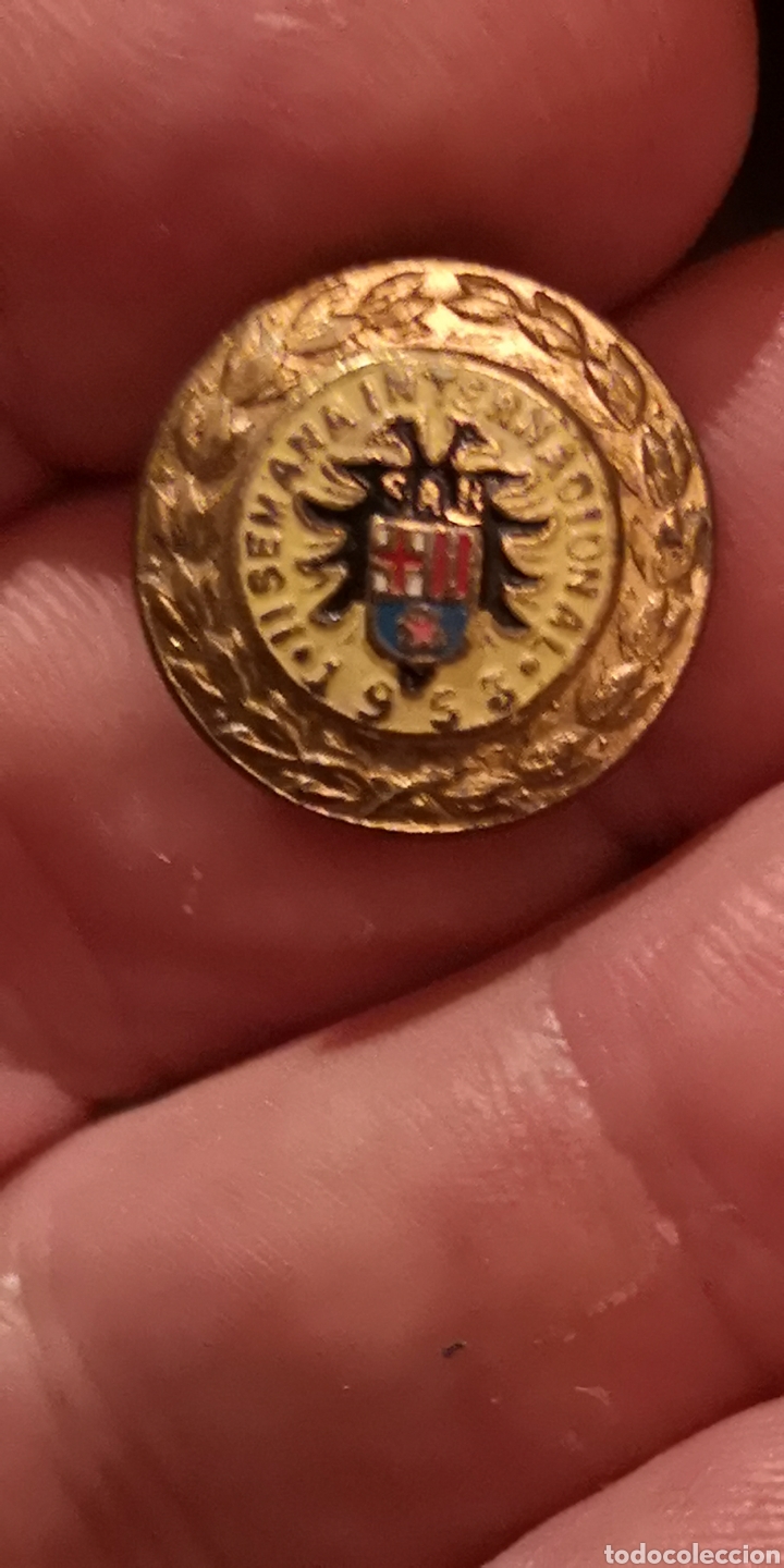Pins de colecci&oacute;n: Insignia tipo solapa con alfiler de la segunda semana internacional Barcelona 1953