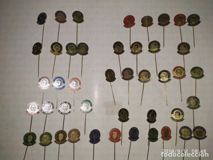 Pin's de collection: Lote de 43 Pins de Alfiler antiguos de personajes. Diferentes. Met&aacute;licos.