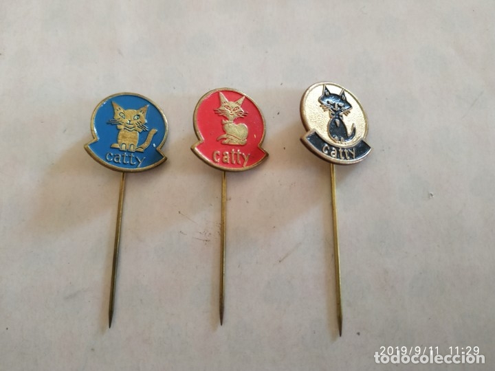 Pins de colecci&oacute;n: Lote de 3 Pins Met&aacute;licos de Alfiler con publicidad de Catty, gatos, diferentes esmaltados antiguos