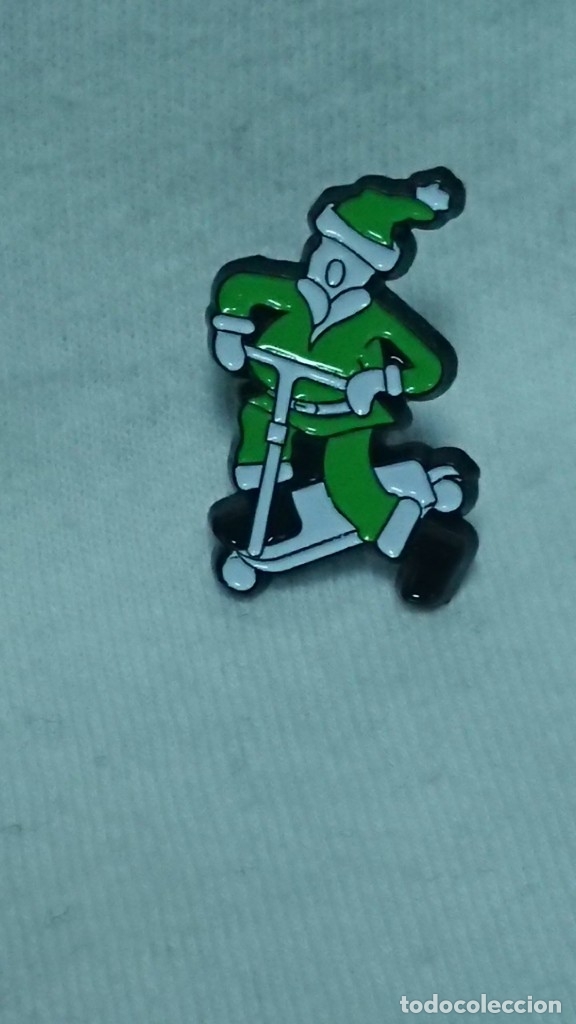 Pins de colecci&oacute;n: PINS PIN PAPA NOEL EN PATINETE