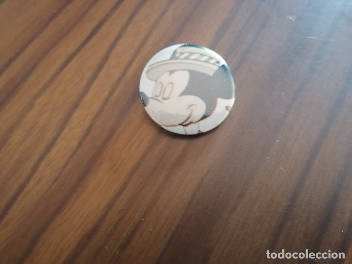 Sammlung von Pins: CHAPA. MICKEY MOUSE. WALT DISNEY. CHAPA DE 31 CM. DETR&Aacute;S MET&Aacute;LICA. BUEN ESTADO. SIN USO. DIFICIL
