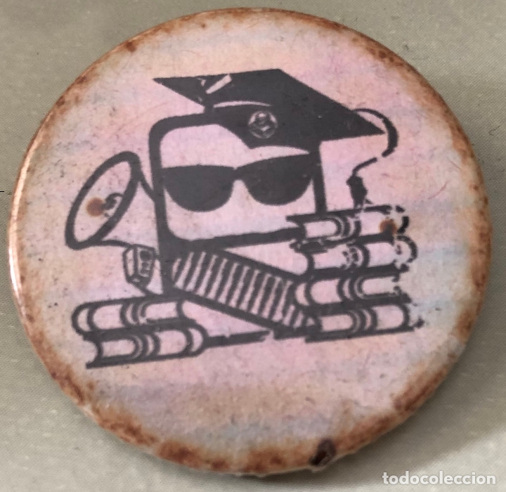 Pins de colecci&oacute;n: Chapita met&aacute;lica. Universitaria. Vintage, a&ntilde;os 80. 40 mm.