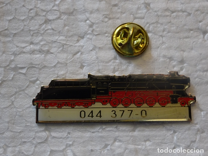Pins e Spille di collezione: PIN DE TRENES FERROCARRILES. TREN LOCOMOTORA ANTIGUA 044 377-0