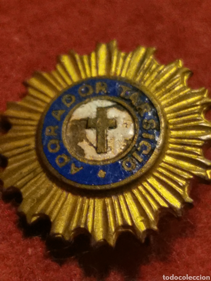 Pins de colecci&oacute;n: Antigua insignia religiosa adorador Tarsicio